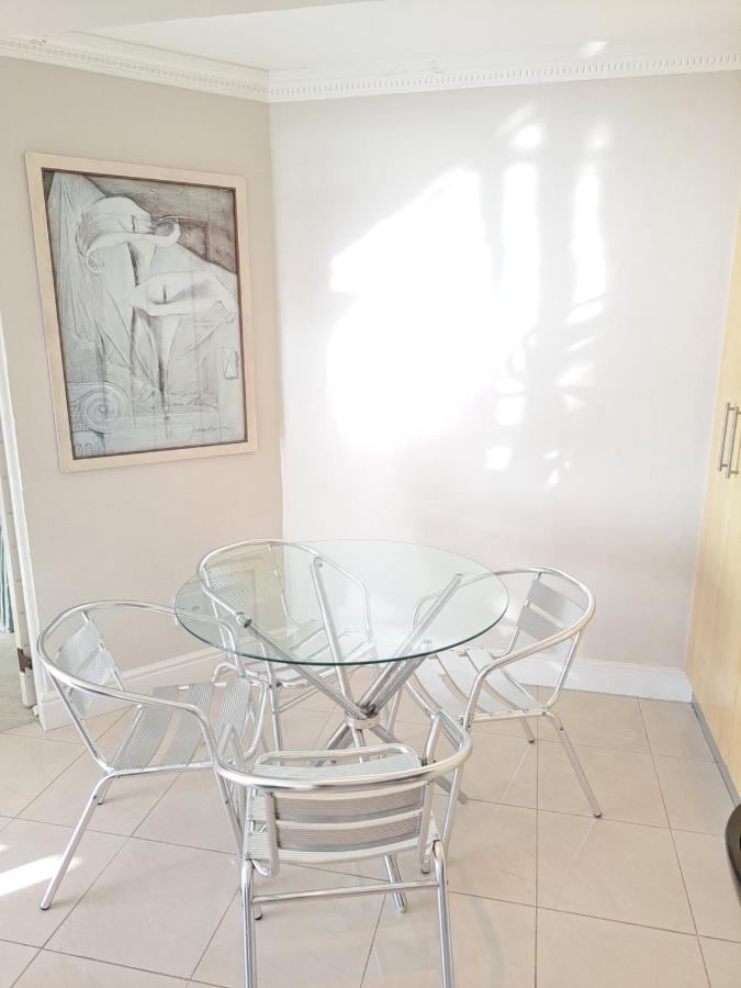 3 Bedroom Sea Facing Family Apartment Cape Town Moullie Point מראה חיצוני תמונה