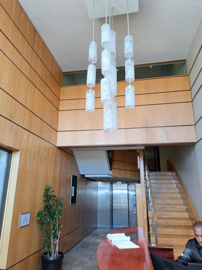 3 Bedroom Sea Facing Family Apartment Cape Town Moullie Point מראה חיצוני תמונה