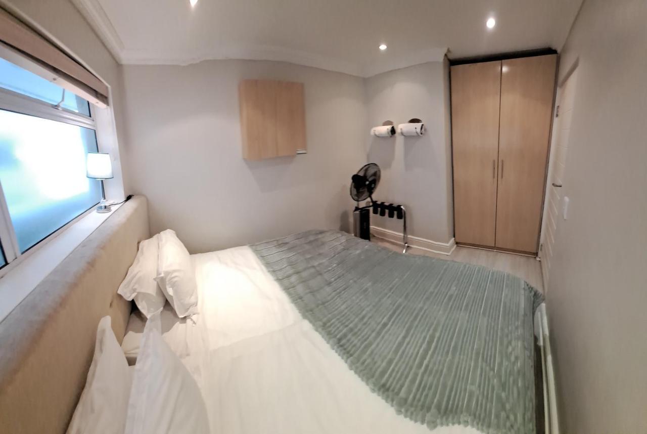 3 Bedroom Sea Facing Family Apartment Cape Town Moullie Point מראה חיצוני תמונה